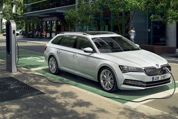 SUPERB iV Plug-in Hybrid
