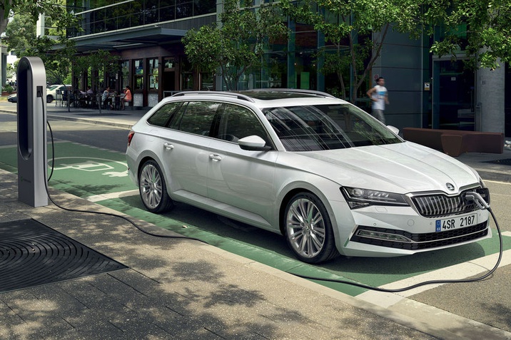 SUPERB iV Plug-in Hybrid