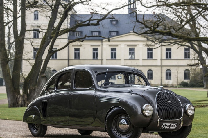 Áramvonalas márkaikon – 85. születésnapját ünnepli a ŠKODA 935 DYNAMIC